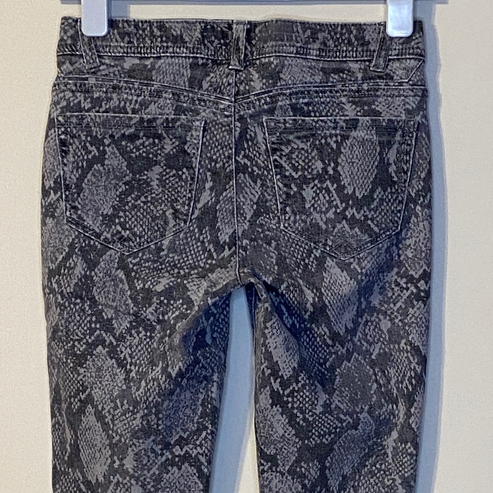 Wit & Wisdom Gray Snake Print Women Jeans Size 00 - Picture 2 of 7